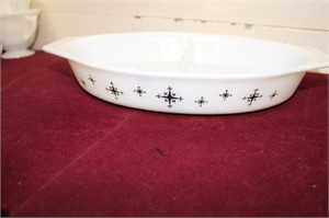 Pyrex Compass Pattern Divided Dish