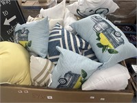 (81x) Member's Mark Indoor/Outdoor Pillows