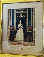 M - QUEEN ELIZABETH II FRAMED PHOTO 16X20" (K77)