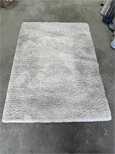 Approx. 5'3"x7' Area Rug