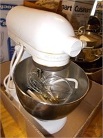 Kitchen Aid Mixer w/Accessories