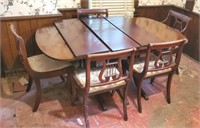 Vintage dinning room table w/ 5 chairs - 3 leafs