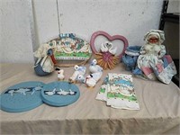 Group of vintage duck and Swan decor items