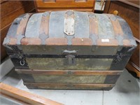 dome top trunk w/tray