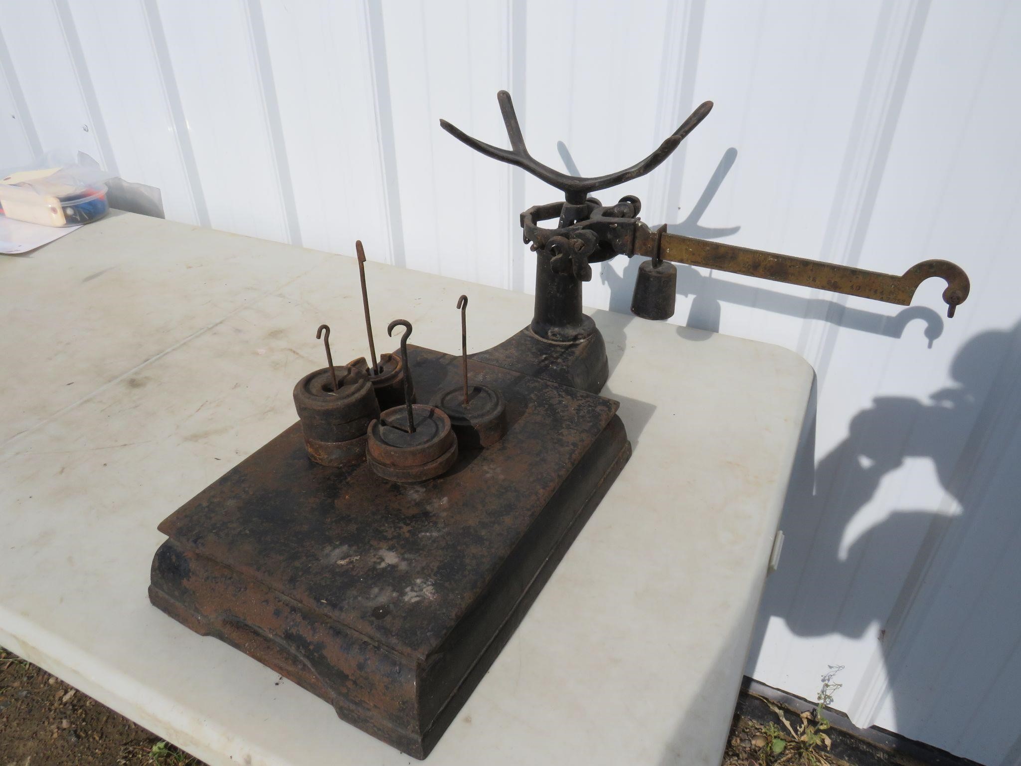 ANTIQUE SCALE ( MISSING BOWL)