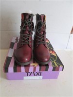 NEW WOMENS TAXI BOOTS SIZE 37