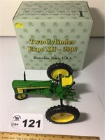 JOHN DEERE 520 TRACTOR 1/16 SCALE