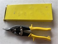 Proto 303 S tin snips with box.  Cuts straight