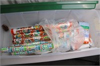 Christmas:  Lot of Decor / Wrapping Paper / Room W