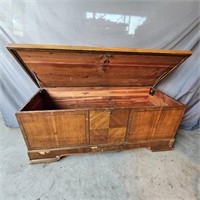 Lane Cedar Chest -Latch is Broken, Veneer Damaged