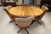 CHROMCRAFT CORP. OAK KITCHEN TABLE WITH 4 ROLL