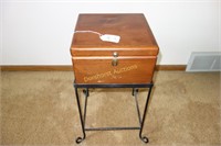 SEWING ACCESSORY CHEST OPENING LID W/ HANDLES ON