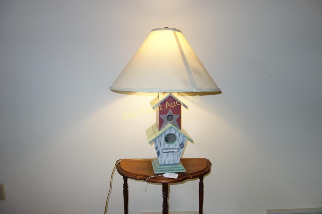 DECORATIVE WOODEN BIRD HOUSE LAMP - UNBRANDED -
