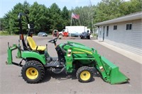 John Deere Lawn tractor w/loader