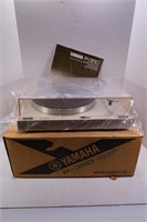 YAMAHA P-350 NATURAL SOUND BELT DRIVE TURNTABLE