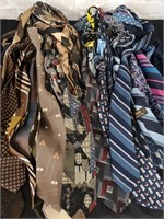30+  gentlemen's ties, mostly silk ties.