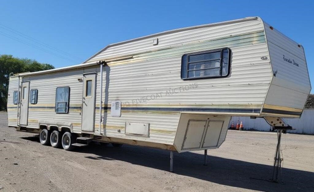 * 1993 Executive Dream 40' Travel Trailer