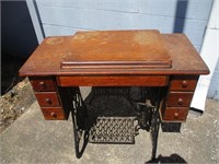 Vintage Singer Sewing Machine in Cabinet - NICE!