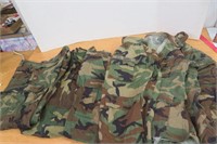 4 Sz Med Military  Pants & 4 Med Military Shirts