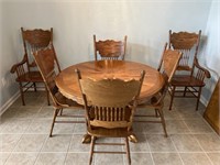 Round Oak Kitchen Table & 6 Matching Chairs