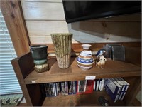 THREE POTTERY VASES AND PORCELAIN BIRD