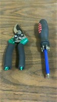 Pruners and screwdriver with bits