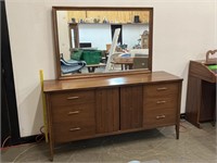 Retro Saga Broyhill Dresser W. Mirror