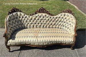 CARVED VICTORIAN BUTTON TUFTED SOFA: A serpentine