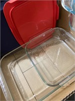 Pyrex baking dishes with lids