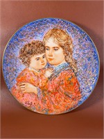 Knowls, Edna Hibel Mother's Day Plate for 1985