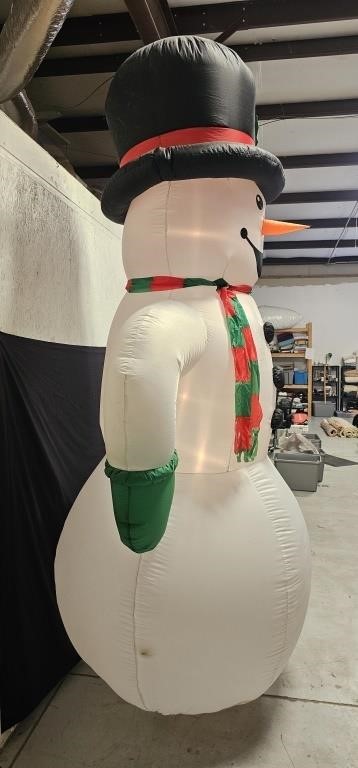 Frosty The Snowman Christmas Inflatable Yard