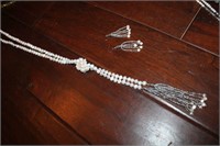 Freshwater pearl necklace & earring set