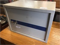 SMALL SAFE WITH KEYS
