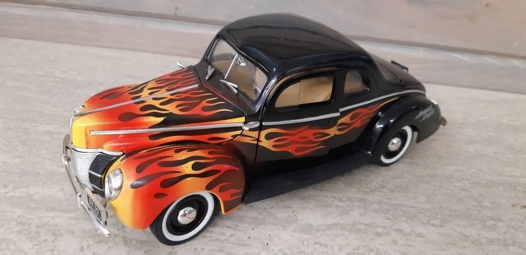 1940 Ford Sedan 1:18 Diecast American Graffiti