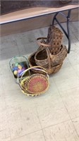 Lot of wicker basket lots with 3 Easter baskets