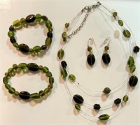 PRETTY GREEN GLASS NECKLACE - EARRINGS & BRACELETS