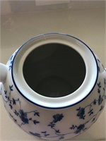 Arzberg teapot with matching warmer