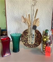 Box lot vases, red glass vase, green glass vase