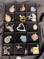 JEWELRY PENDANTS LOT / APPROX:  22 PCS