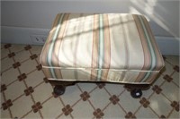 QUEEN ANNE STYLE FOOT STOOL