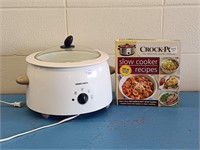 BLACK & DECKER CROCK POT WITH COOK BOOK