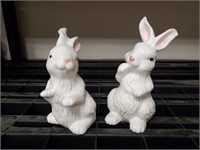 Rabbit statues (2)