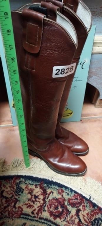 BROWN BOOTS SIZE 5.5B