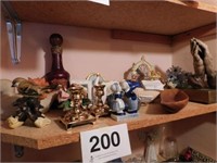 Knick knacks on the shelf: praying hands - Delft