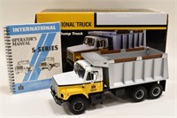 1/25 International 'S' Series Dump Truck w/ Box