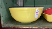 Pyrex yellow 4-qt mixing bowl