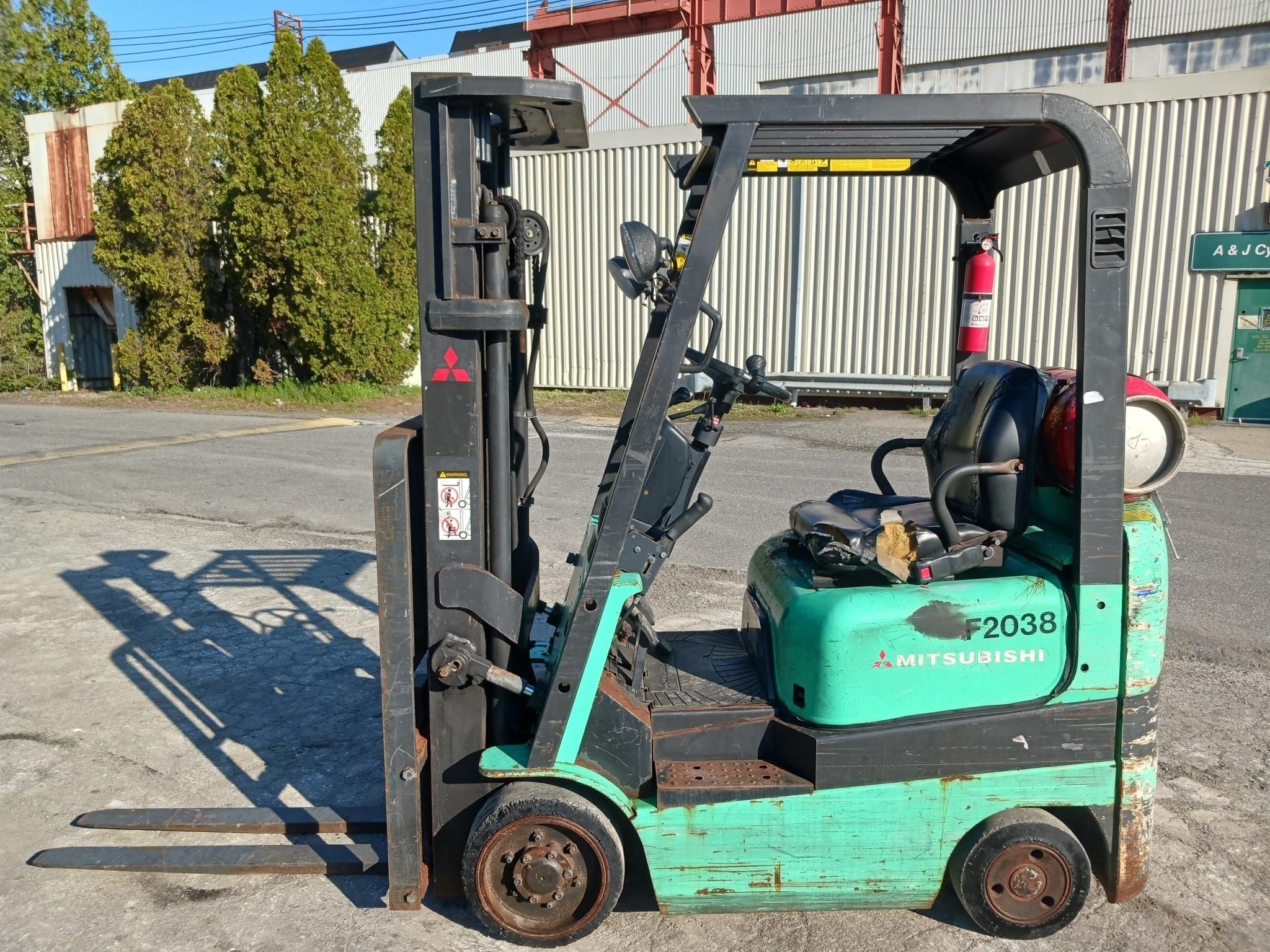 Mitsubishi FGC15K 3,000lb Forklift - Triple Mast