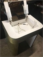 Flip Top Salon Style Vanity With Mirror