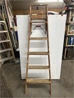 Wooden foldable ladder
