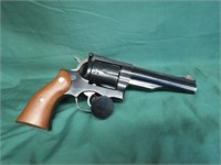 *Ruger Redhawk .44Mag handgun.